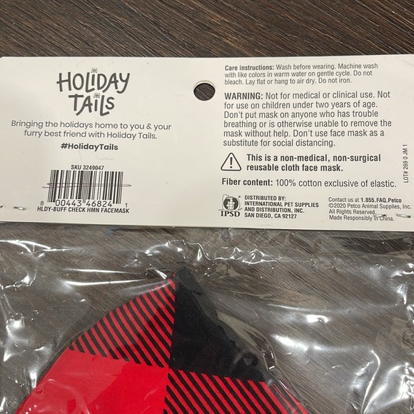 Holidays Face Mask. NWT. 100% Cotton. *Benefits Animals* - Picture 4 of 5